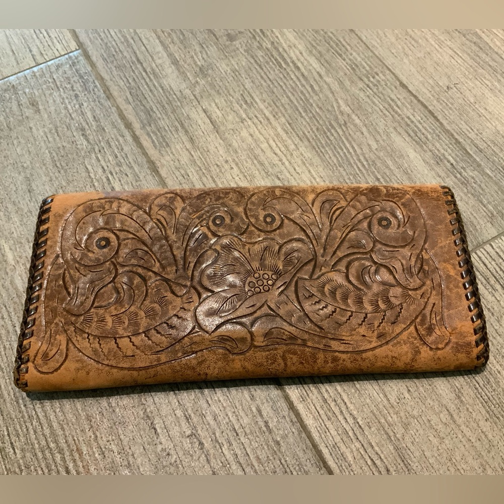 VINTAGE hand-tooled leather wallet - Picture 2 of 11